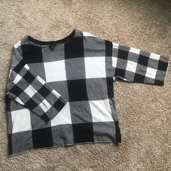 Black and White Worthington Sweater - Picture 1 of 3